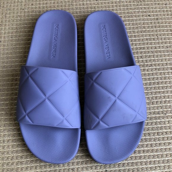 BOTTEGA VENETA Men\'s Quilted Lilac Slide Sandals. main image 11